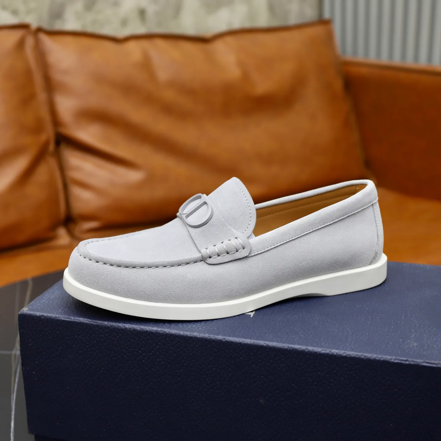 Ex-factory price: 540🙅‍♂️🙅‍♂️🙅‍♂️ Brand: Dior DIOR Standard code: Men's code 38/44 (45 can be customized) Grade: Same as the official website Material: Original cowhide stitching, cowhide lining, original TPU wear-resistant soft outsole Style categories: Leisure and sports version, footwear for driving, young fashion, European and American trends, British style Color: actual picture color
